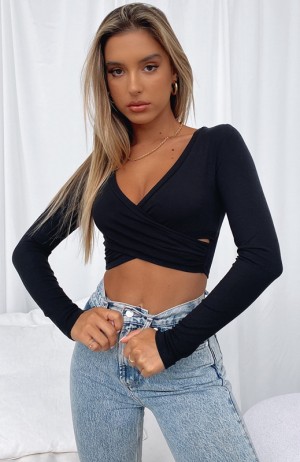 Women's White Fox Back In Town Long Sleeve Crop Tops Black | NUJL-15093