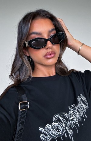 Women's White Fox Kensington Sunglasses Black | MKHL-23870