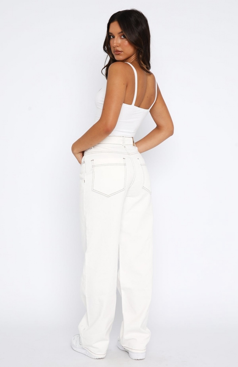 Women's White Fox Always Be Friends Mid Rise Straight Leg Jeans White | TBZJ-81475